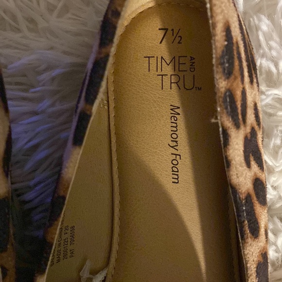 NEW Time and Tru Memory Foam Womens Leopard Flats NWT - Picture 4 of 5